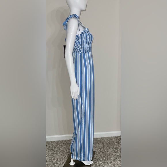 NWT Forever 21 Bridge Blue White Striped Wide-Leg Smocked Jumpsuit Size M - Picture 3 of 10